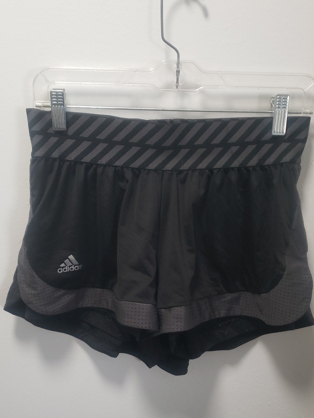 adidas Pacer Woven 3-Stripes Shorts Athletic Shorts Black & Gray